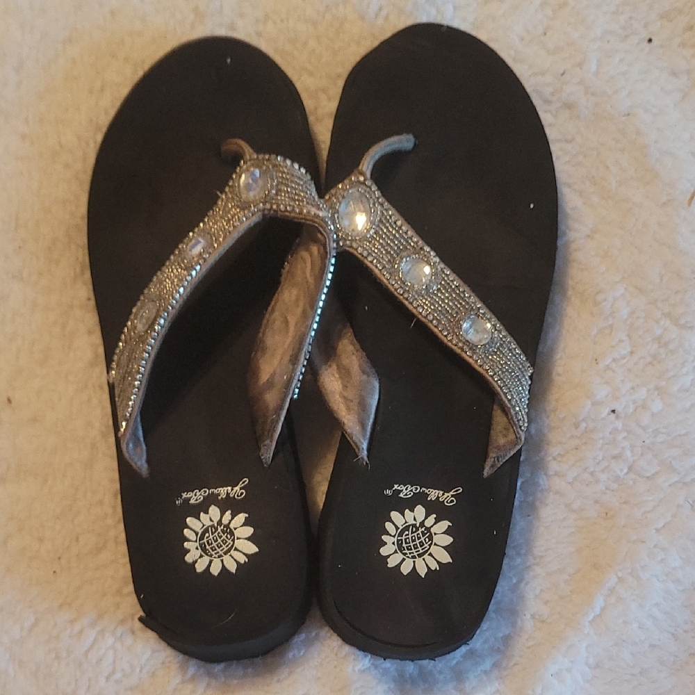 Elegant Black and Gold Women's Sandals